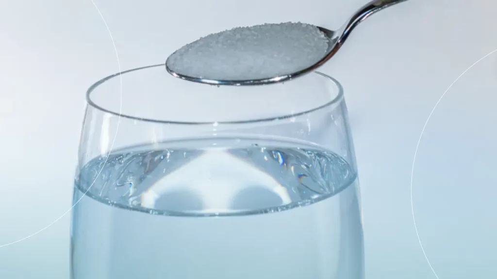 آب نمک برای تسکین درد دندان